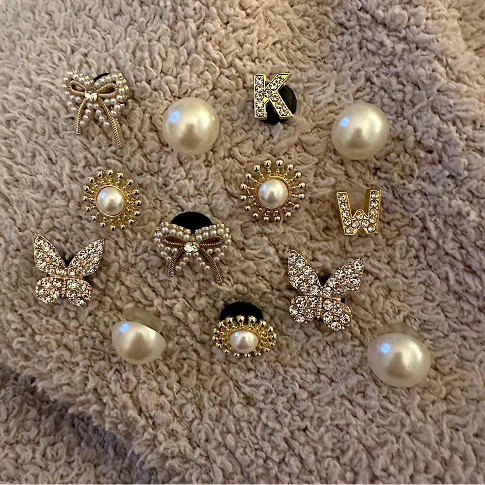 RHINESTONE AND PEARL INSPIRED CROCS JIBBITZ